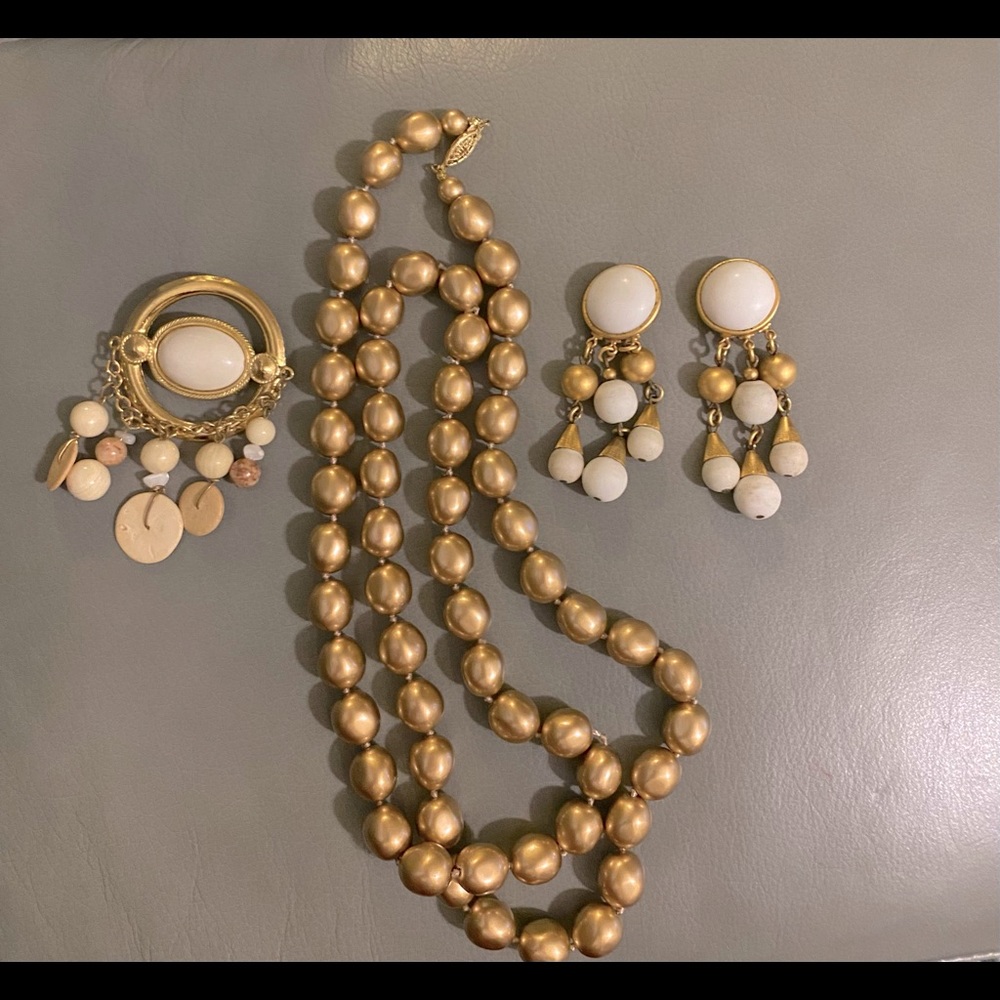 Gorgeous 18 inch necklace